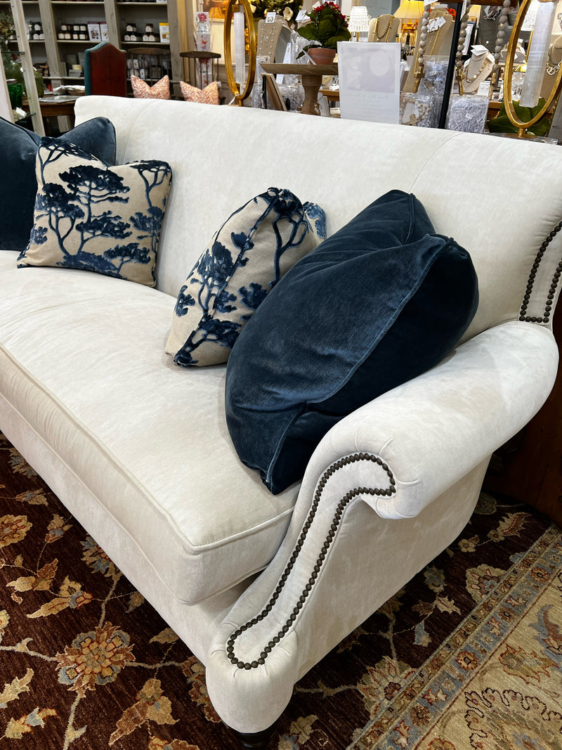 Sofas, Sectionals & Love Seats