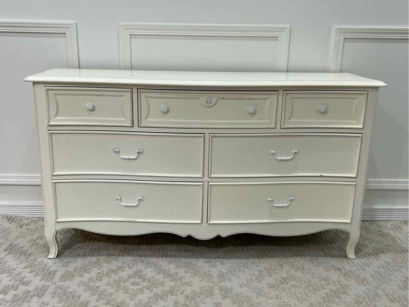 Dressers & Chests