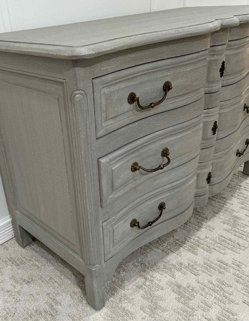 Dressers & Chests