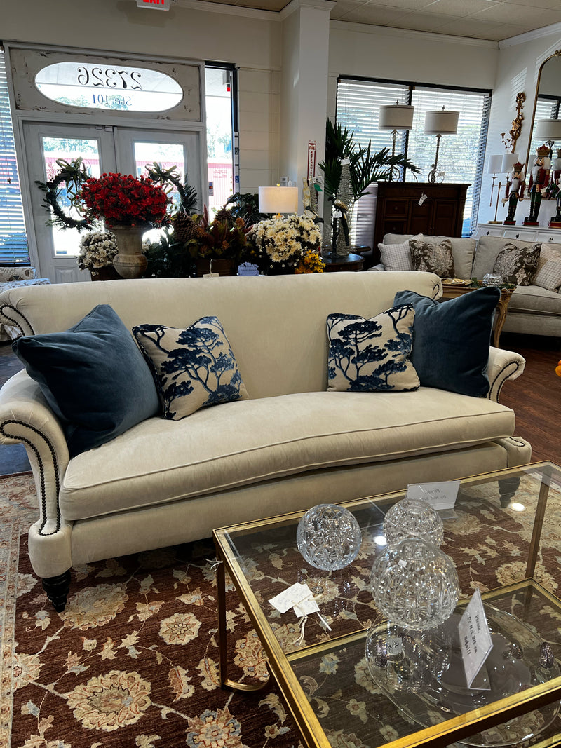 Sofas, Sectionals & Love Seats