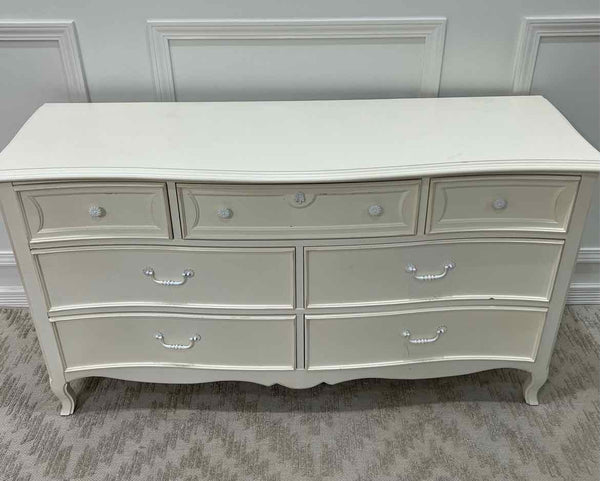 Dressers & Chests