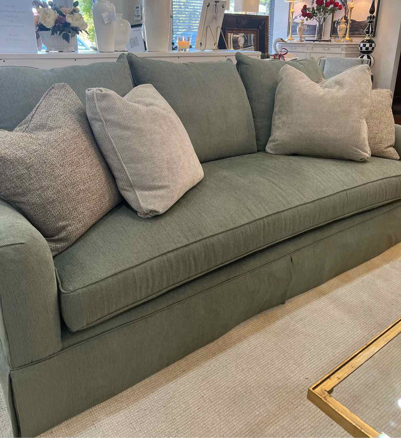 Sofas, Sectionals & Love Seats
