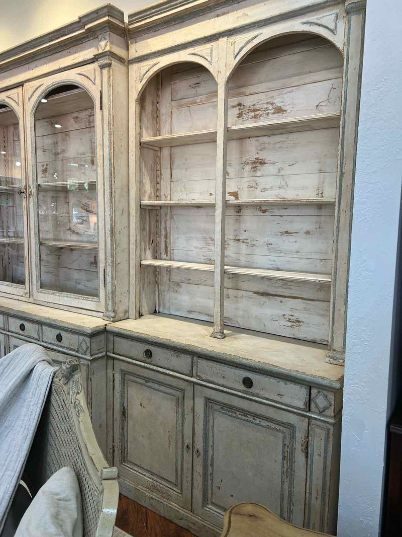 Display Shelves & Cabinets