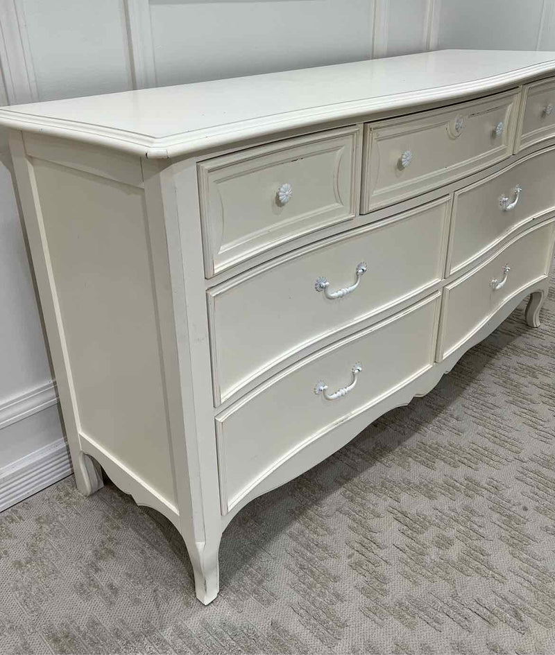 Dressers & Chests