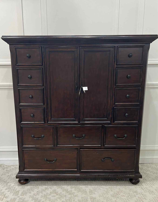 Dressers & Chests