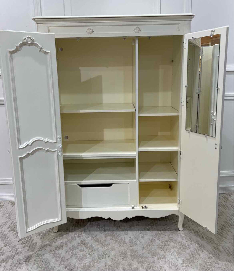 Dressers & Chests