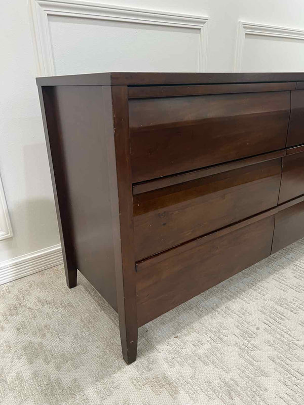Dressers & Chests