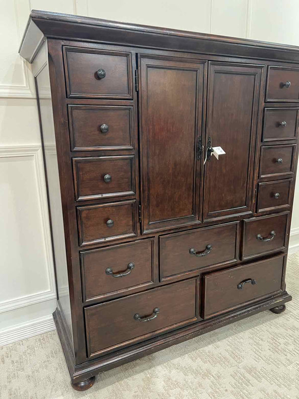 Dressers & Chests