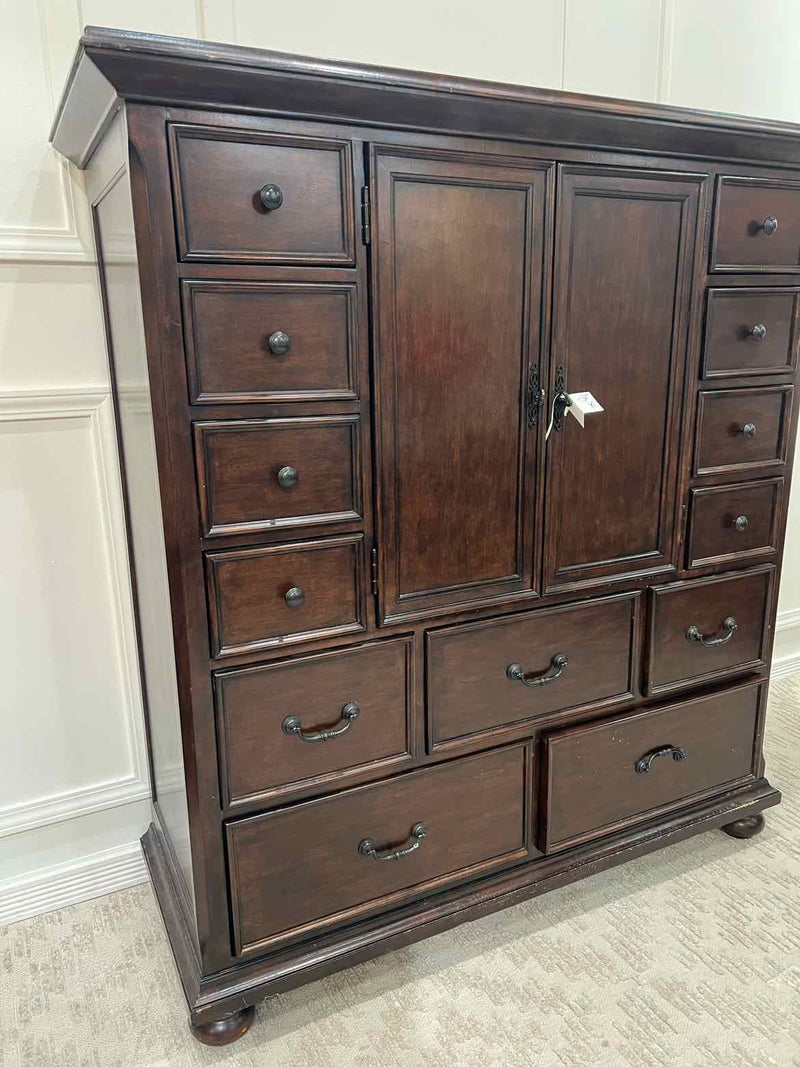 Dressers & Chests