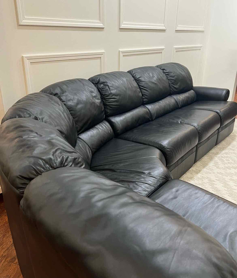 Sofas, Sectionals & Love Seats