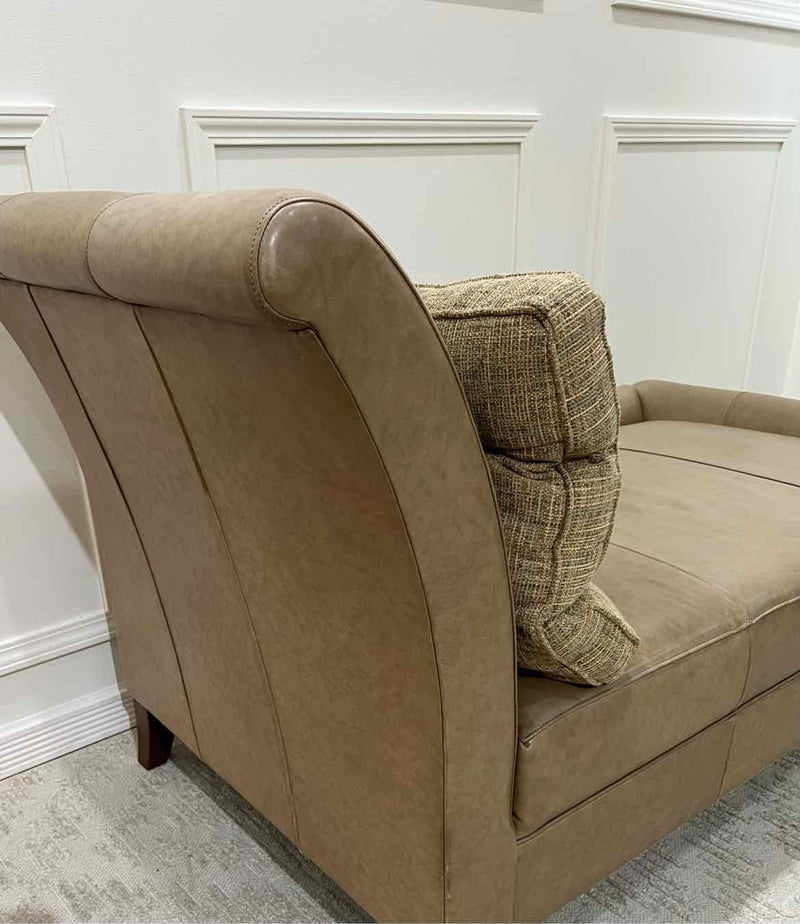 Sofas, Sectionals & Love Seats