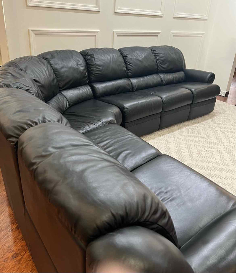 Sofas, Sectionals & Love Seats