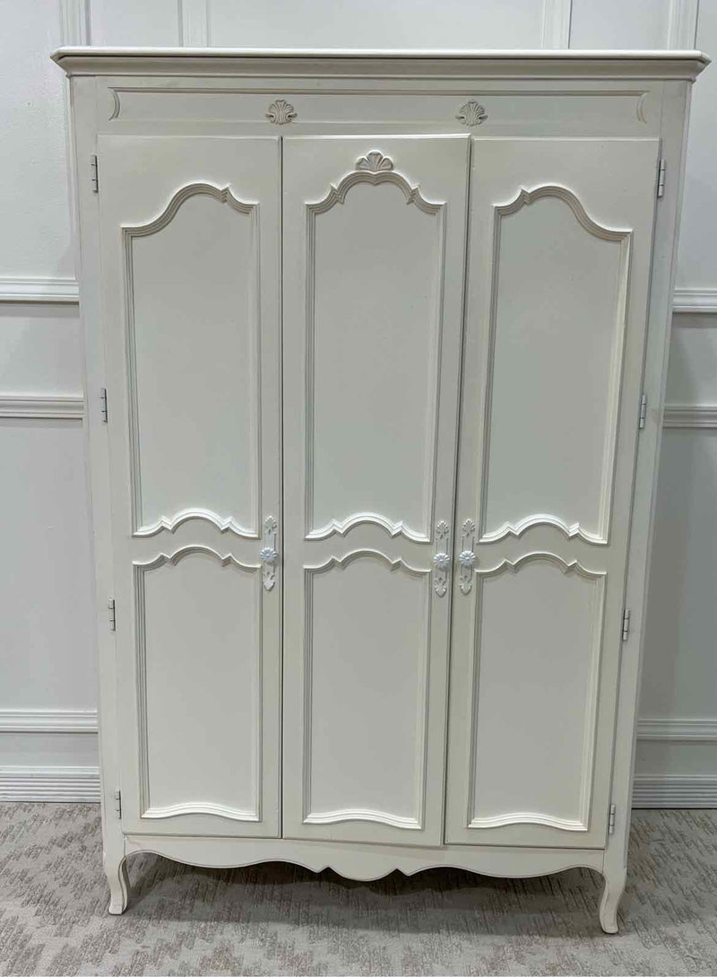 Dressers & Chests