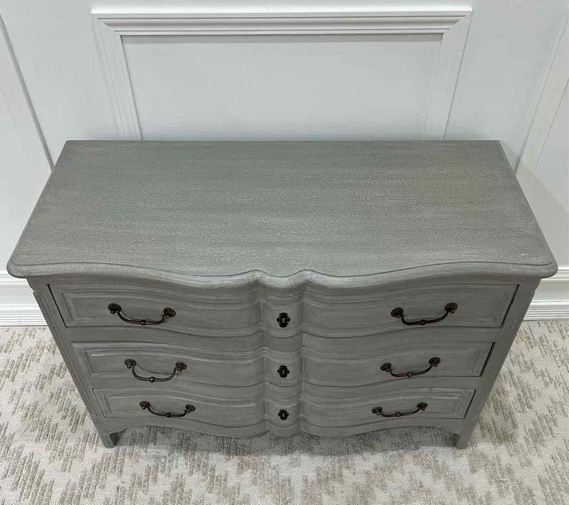 Dressers & Chests