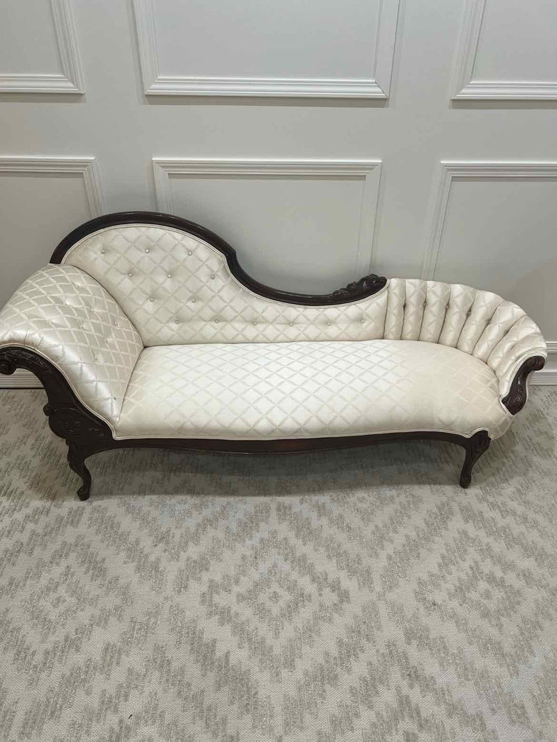 Sofas, Sectionals & Love Seats